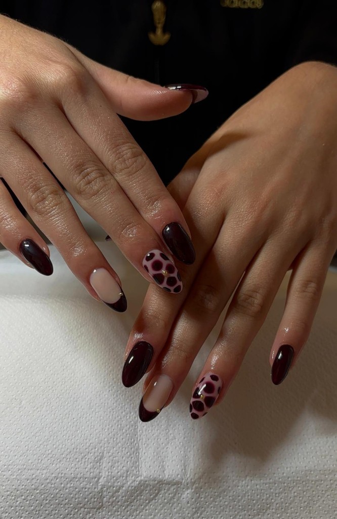 French bordeaux, motif léopard et accents dorés